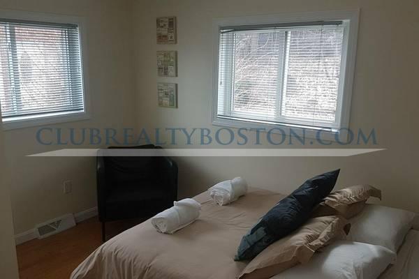 27 Oxford Circle, Strawberry Hill