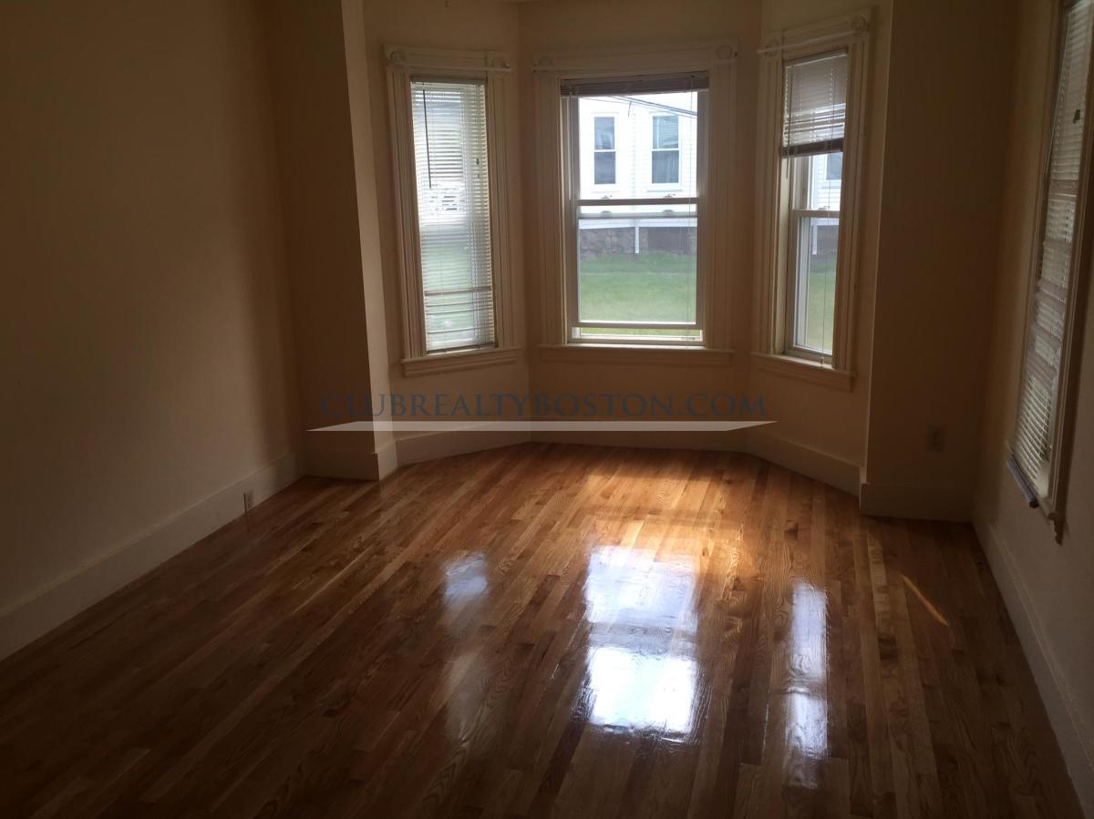 19 Norumbega Ter, Waltham