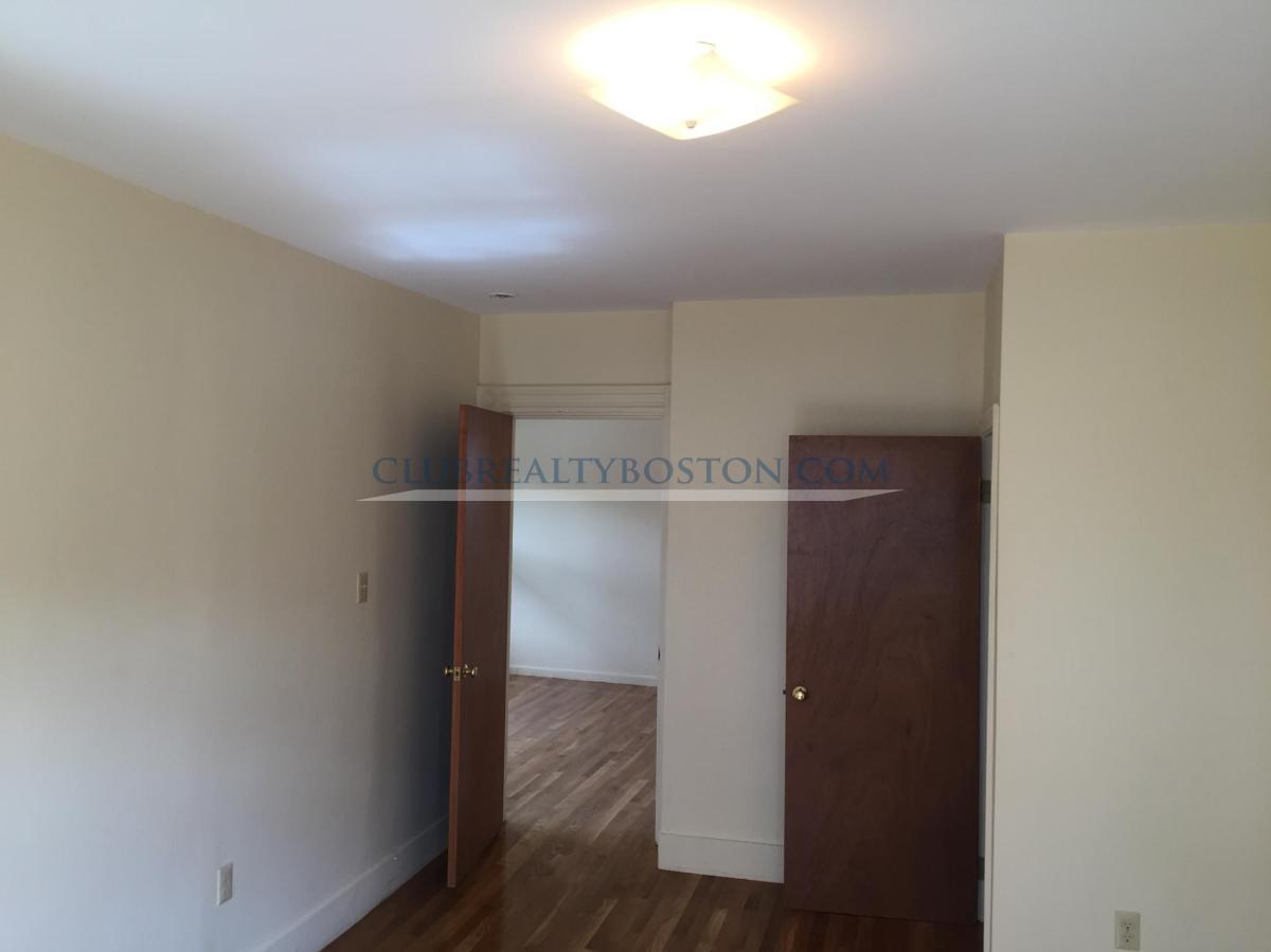 19 Norumbega Ter, Waltham