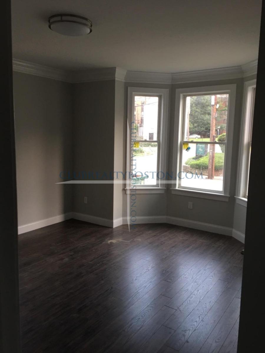 55 Highland St, Waltham