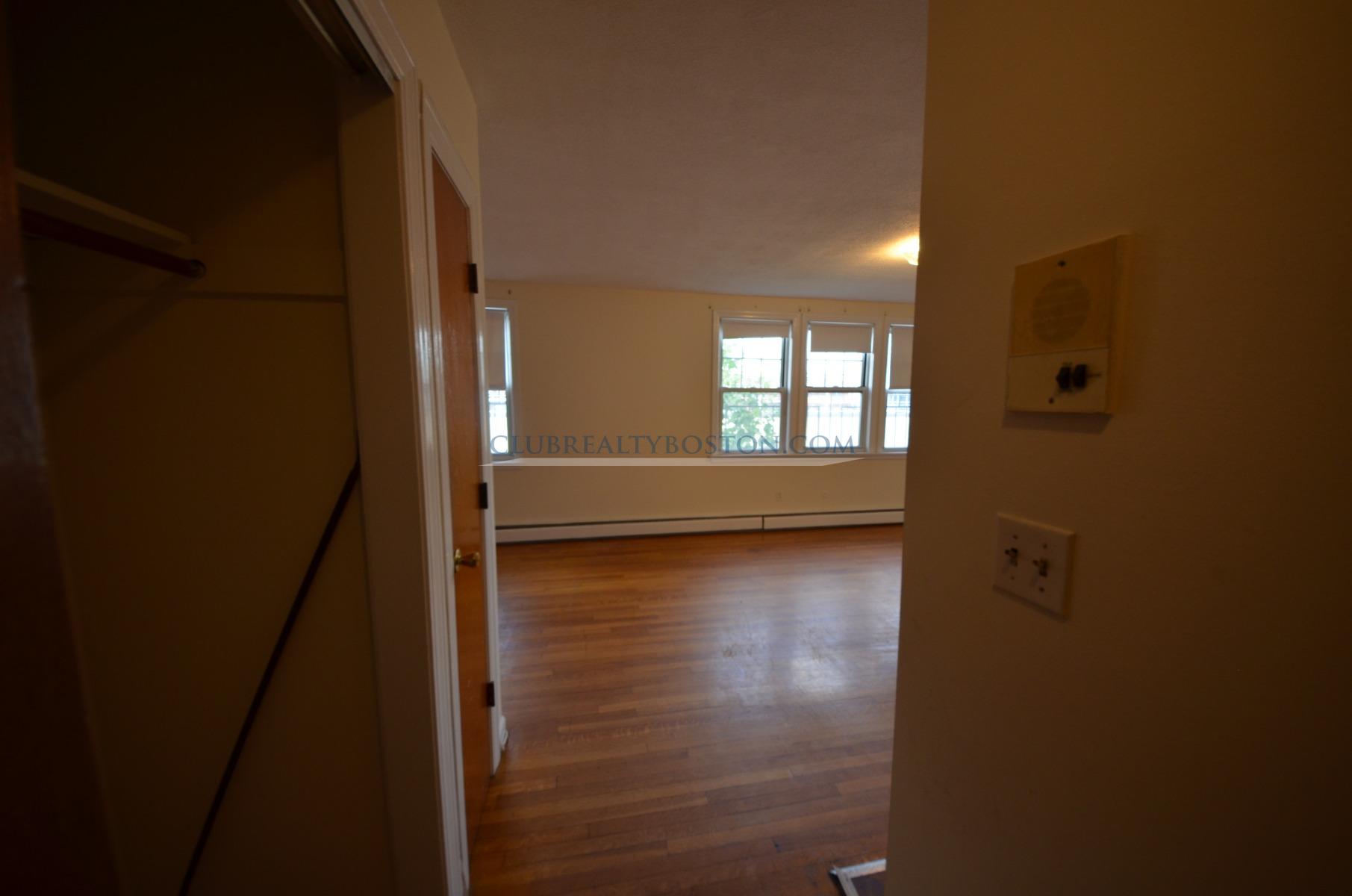 180 North Beacon St, Fenway