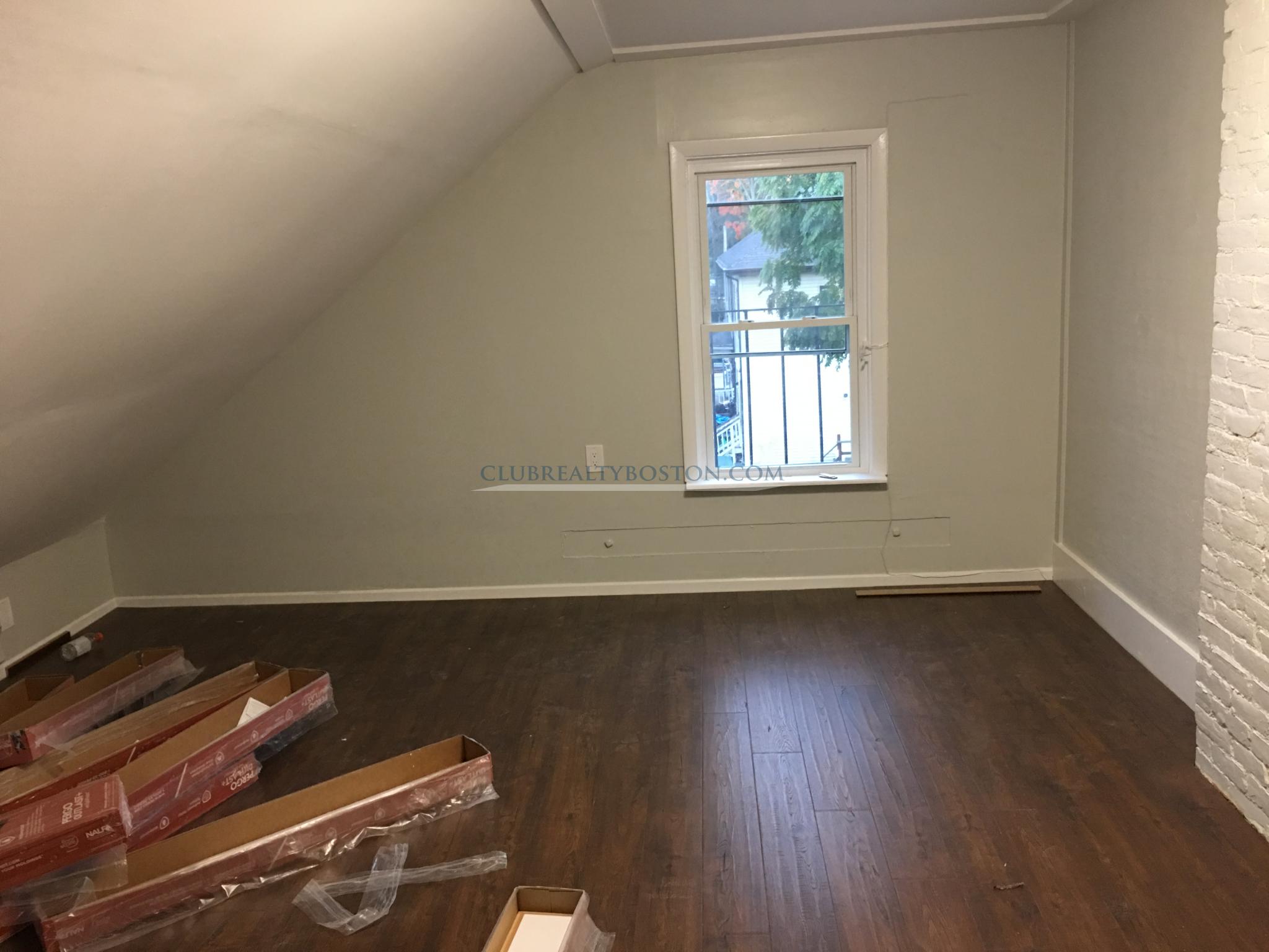 4 bed, 1 bath apartment for rent at 79 Brown St Unit 2, Waltham — photo 9 of 21