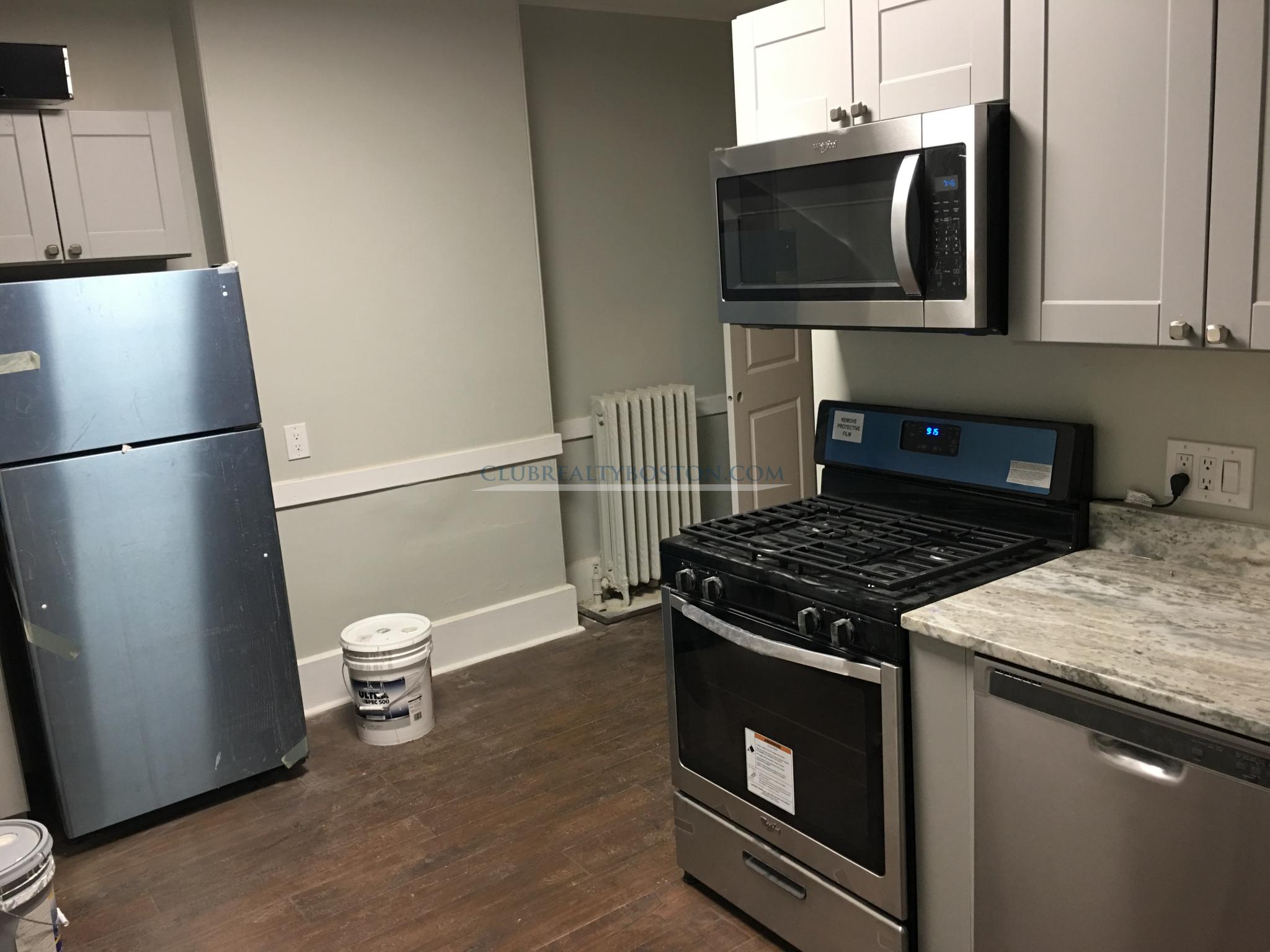 4 bed, 1 bath apartment for rent at 79 Brown St Unit 2, Waltham — photo 5 of 21