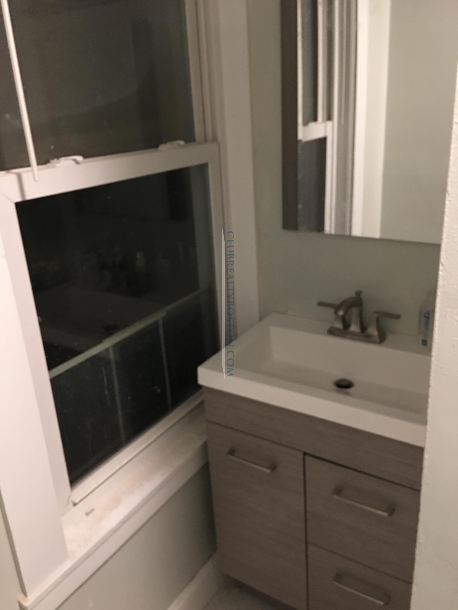 4 bed, 1 bath apartment for rent at 79 Brown St Unit 2, Waltham — photo 14 of 21