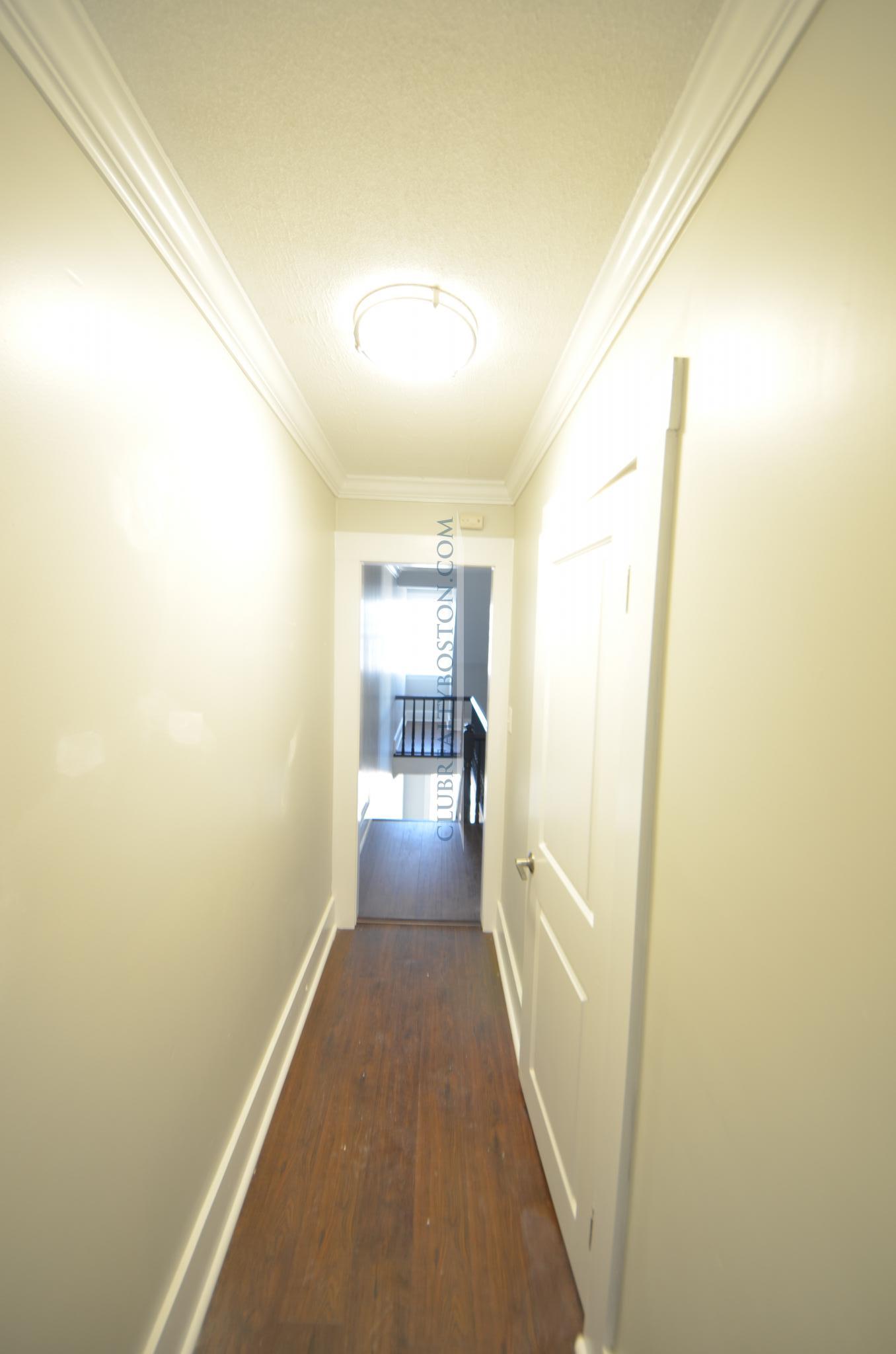 662 Moody St, Waltham