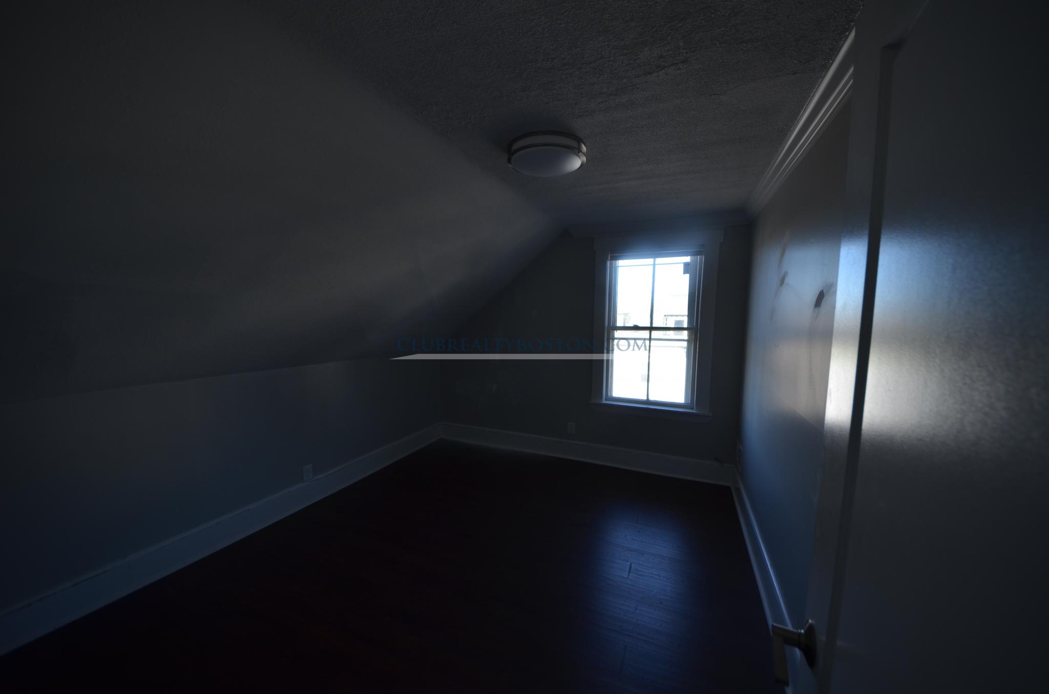 664 Moody St, Waltham