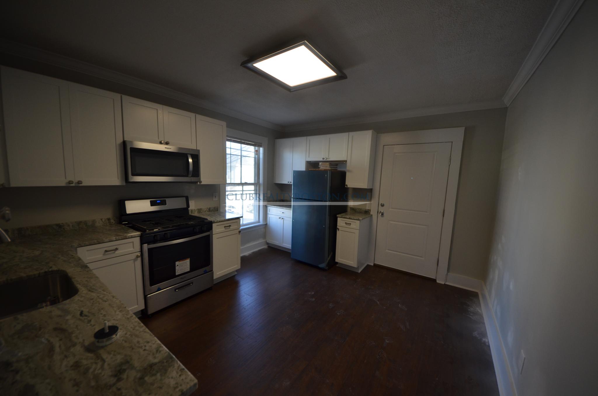 664 Moody St, Waltham