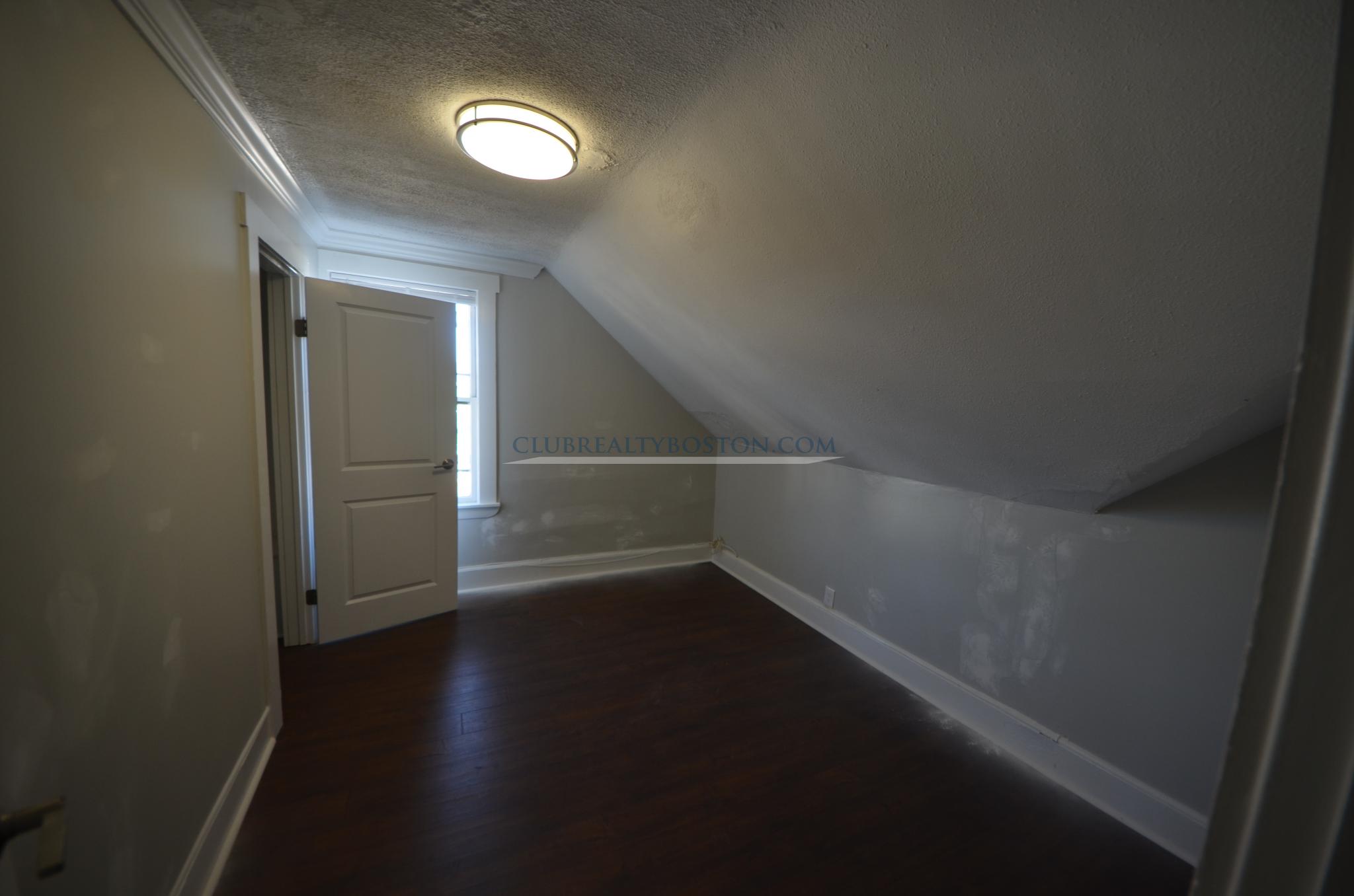 664 Moody St, Waltham