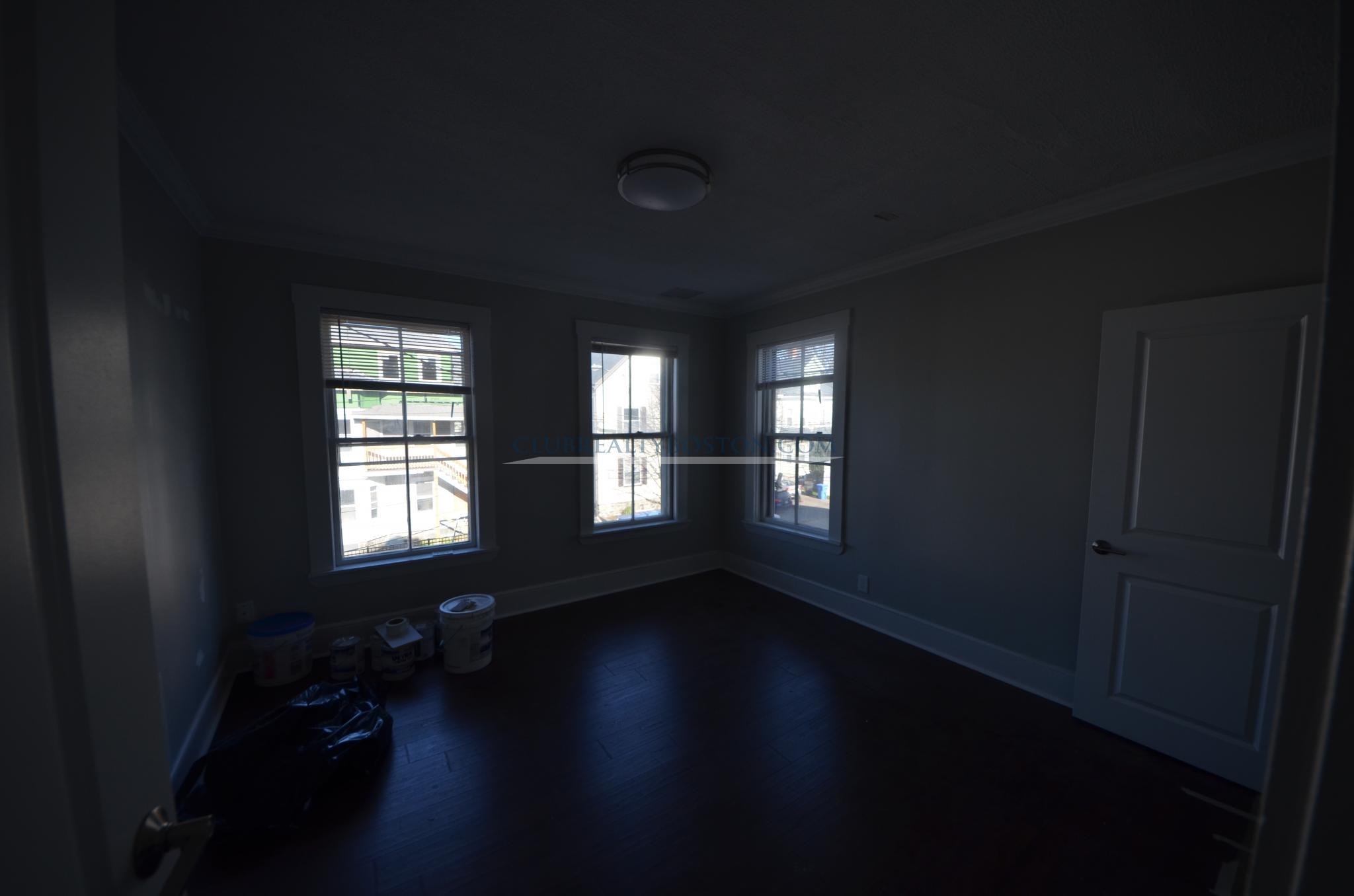 662 Moody St, Waltham