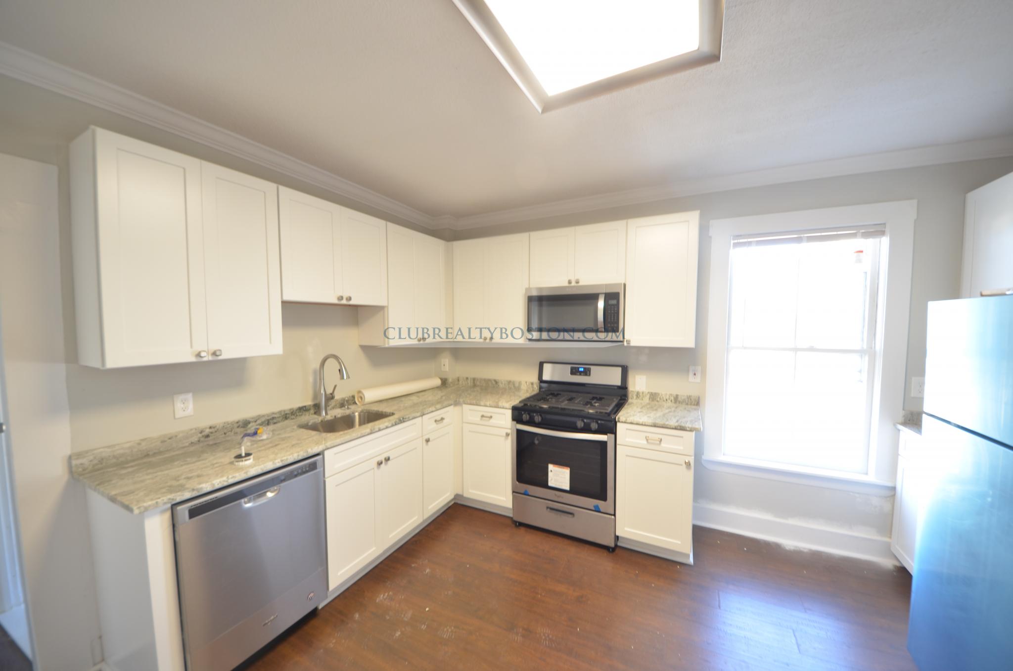 662 Moody St, Waltham