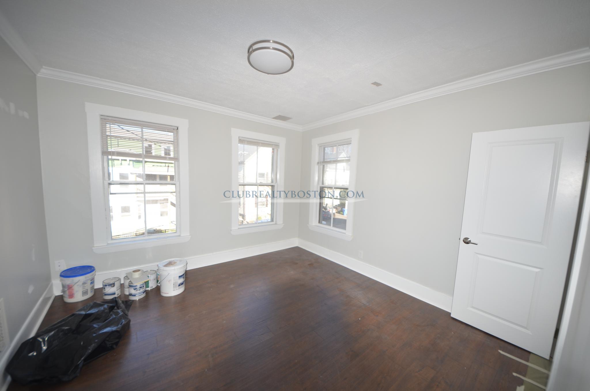 662 Moody St, Waltham