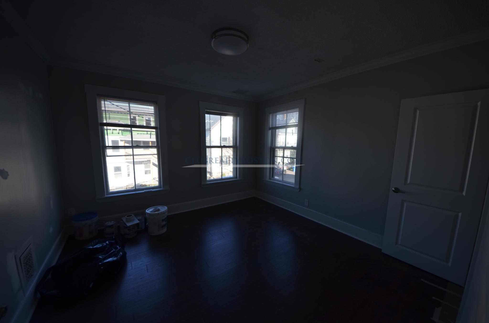 662 Moody St, Waltham