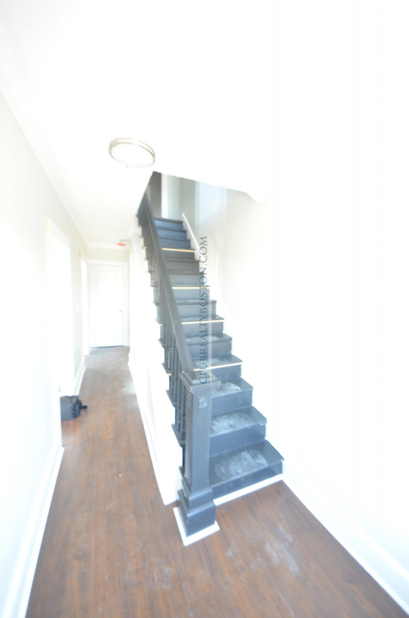 664 Moody St, Waltham