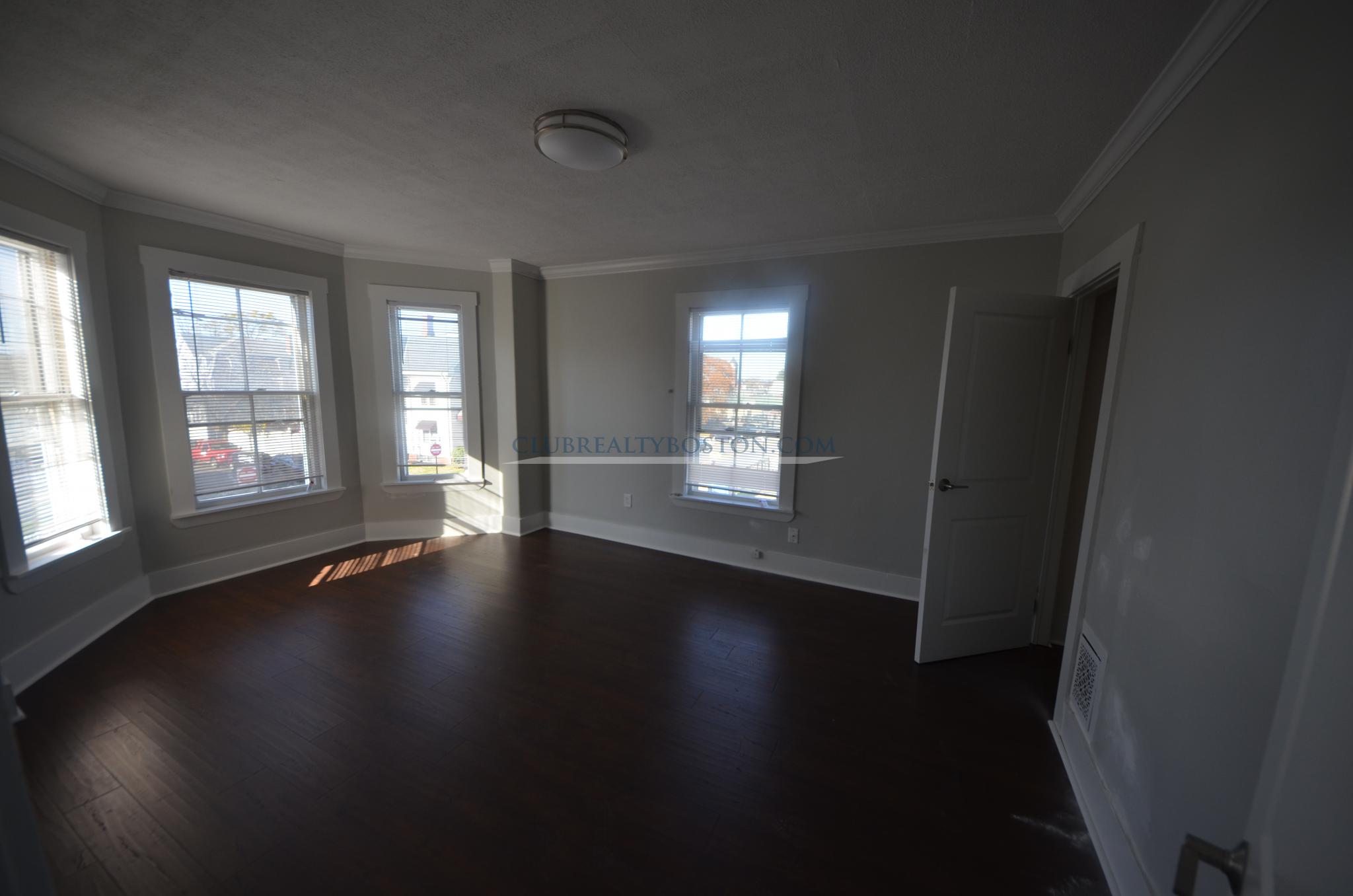 664 Moody St, Waltham