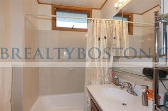 4 bed, 2 bath apartment for rent at 30 Bacon St Unit 30, Banks Square — photo 3 of 11