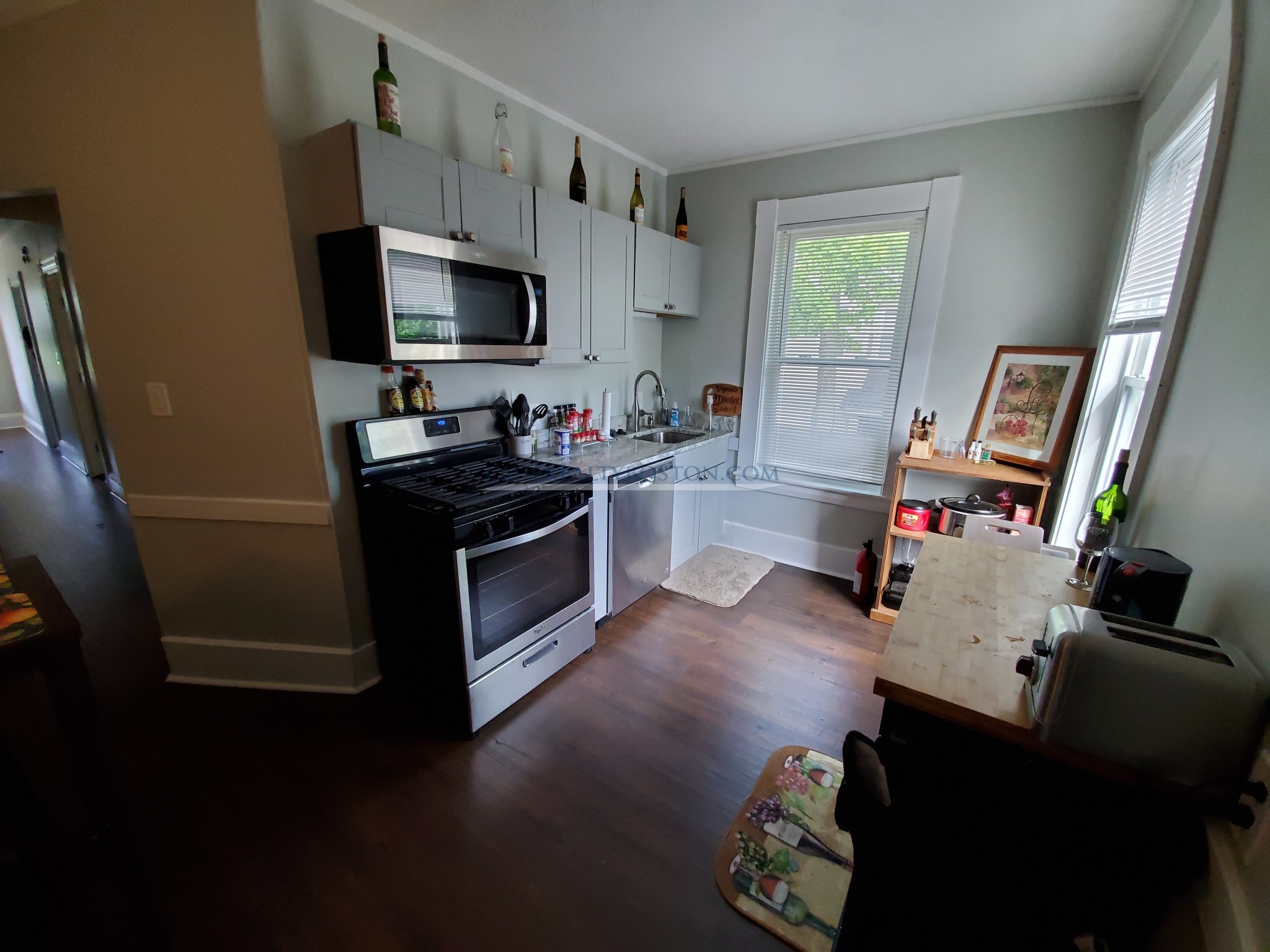 4 bed, 1 bath apartment for rent at 79 Brown St Unit 2, Waltham — photo 2 of 21