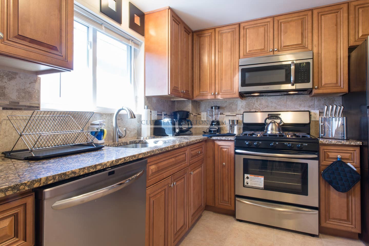 37 Oxford Cir, Waverley Square