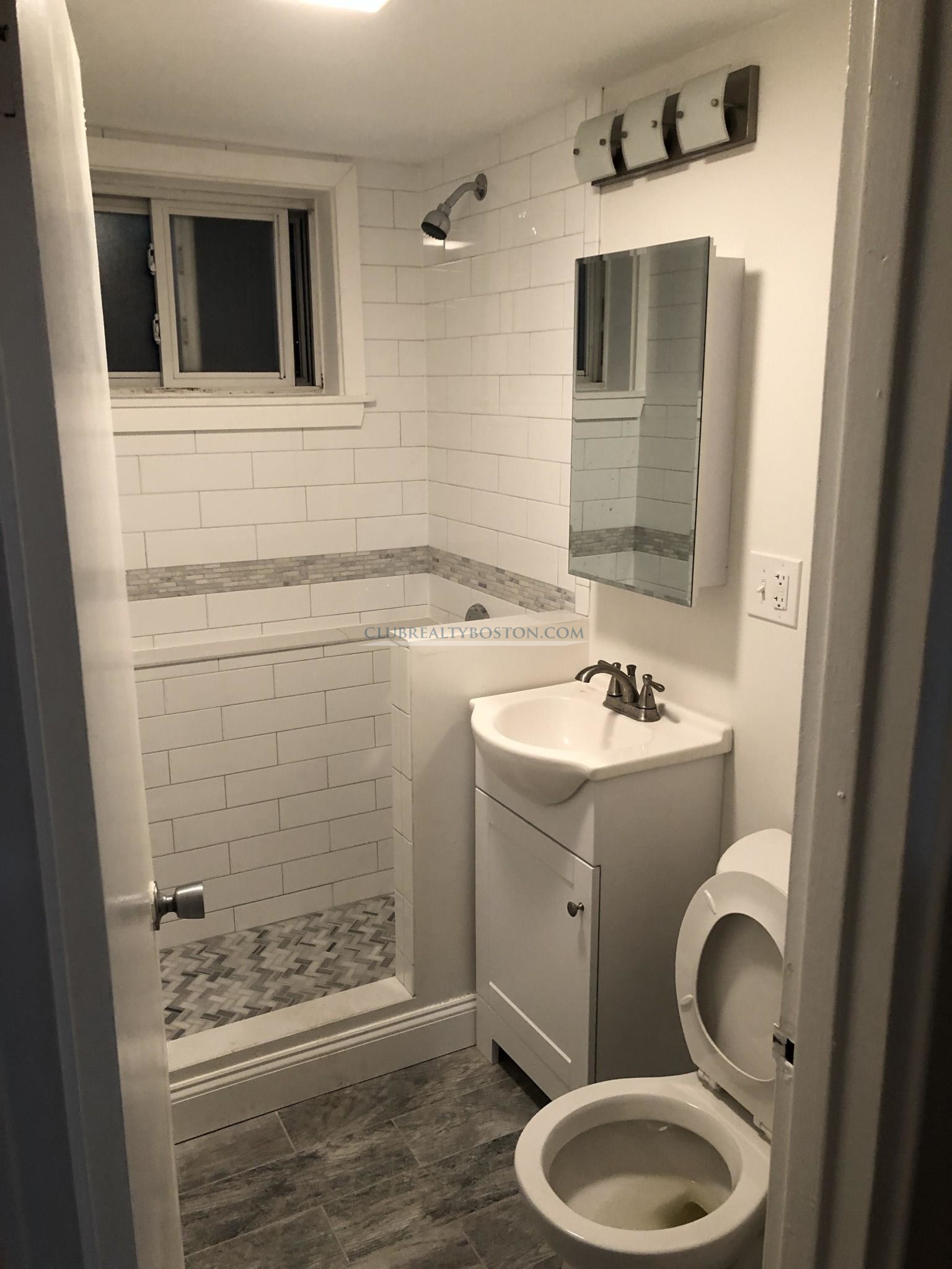 3 bed, 1 bath apartment for rent at 68 Chiswick Rd Unit 2, Brighton — photo 5 of 48