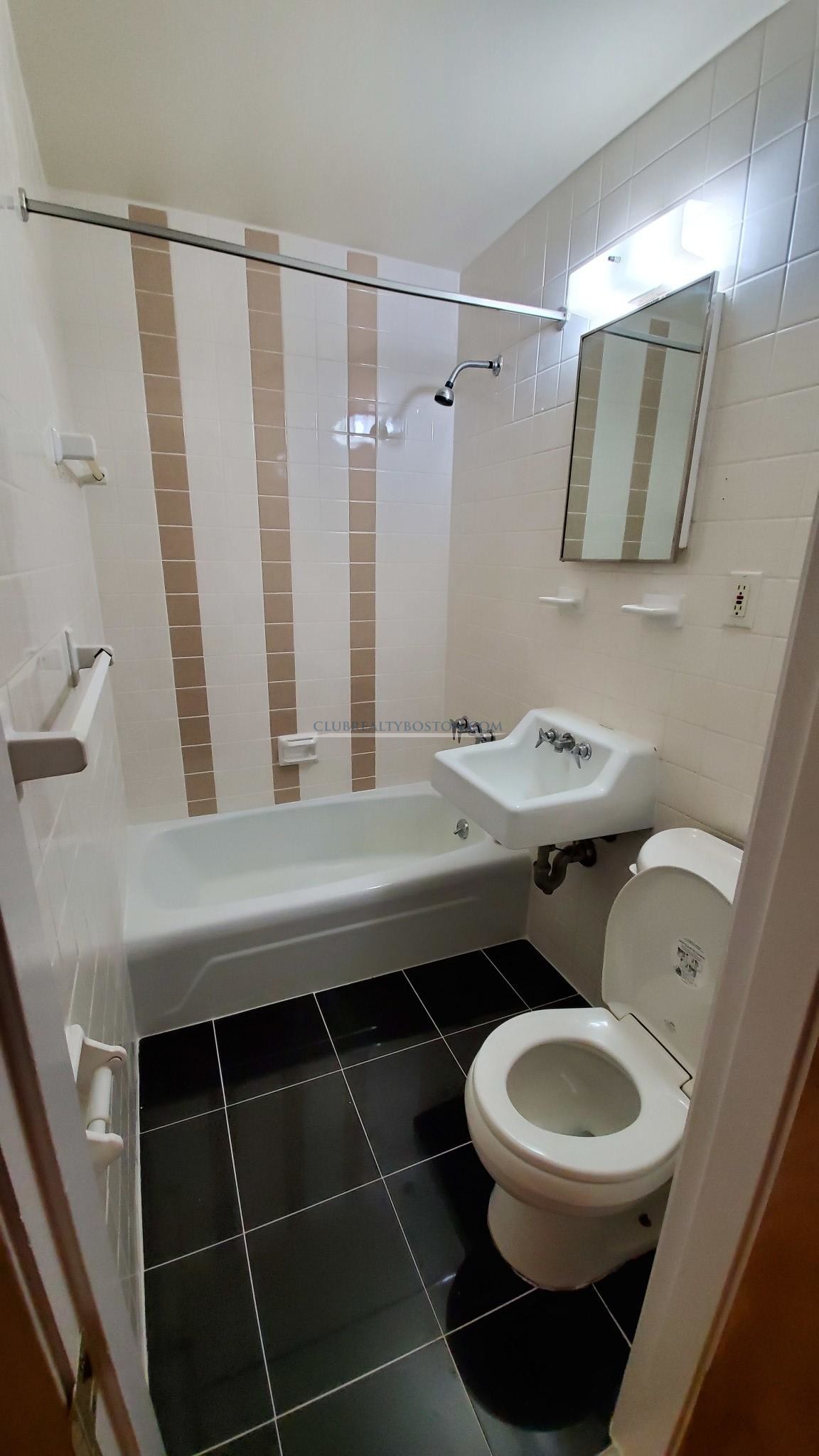 164 North Beacon St, Brighton