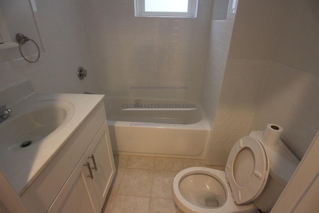 1640 Commonwealth Ave, Brighton