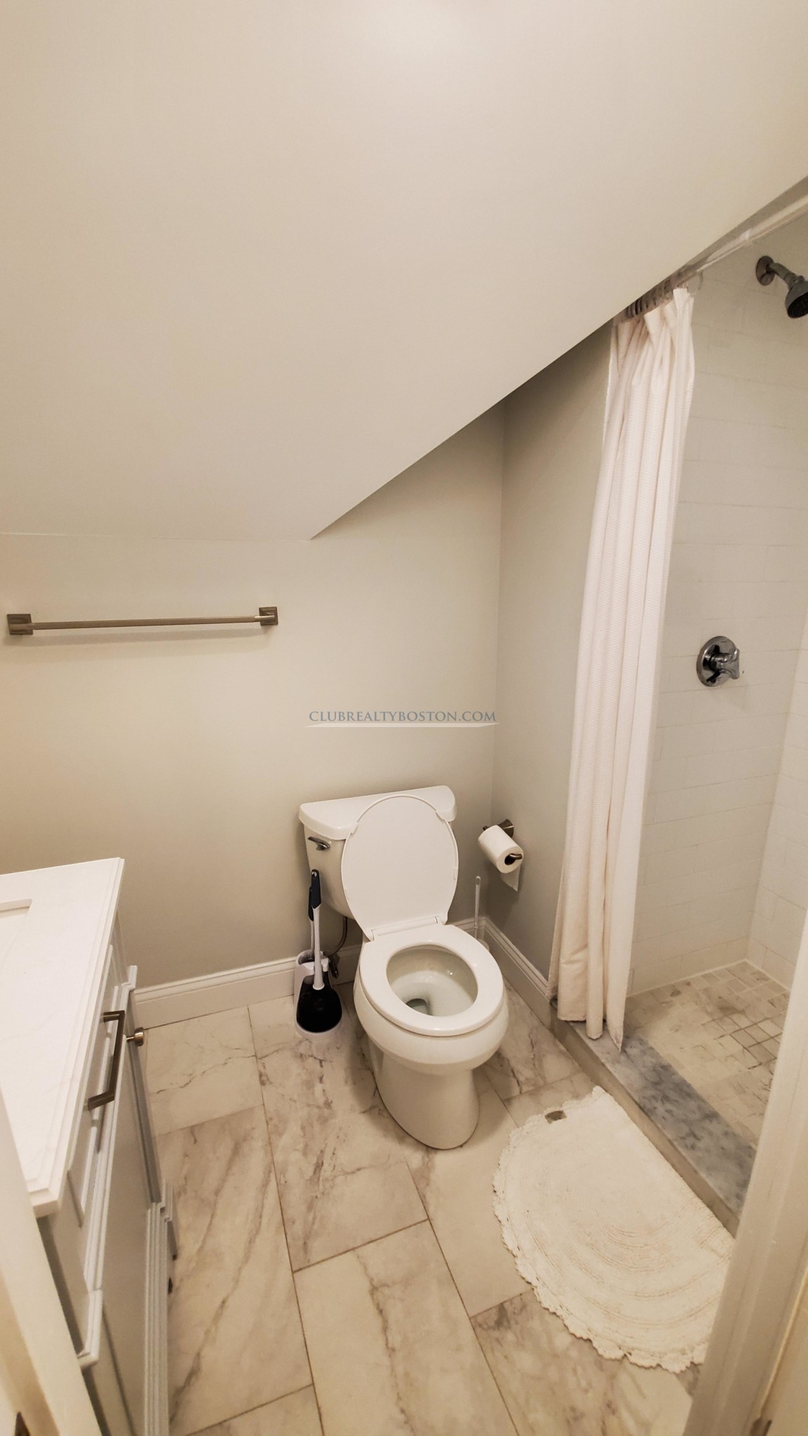 664 Moody St, Waltham