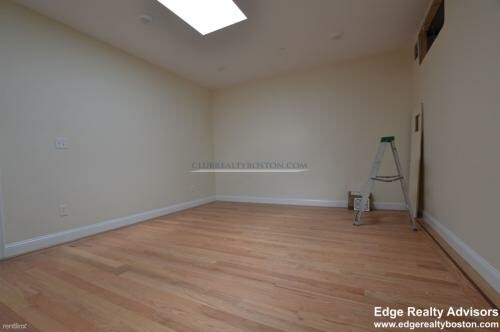 549 Washington St, Brighton