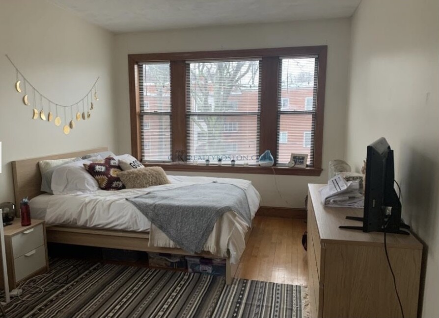 240 Kelton St, Allston