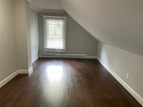 664 Moody St, Waltham