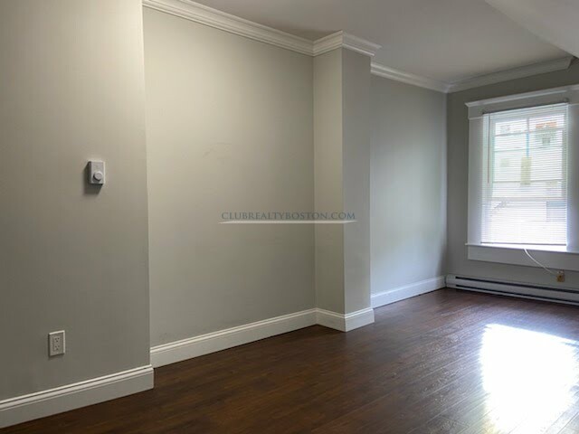 664 Moody St, Waltham