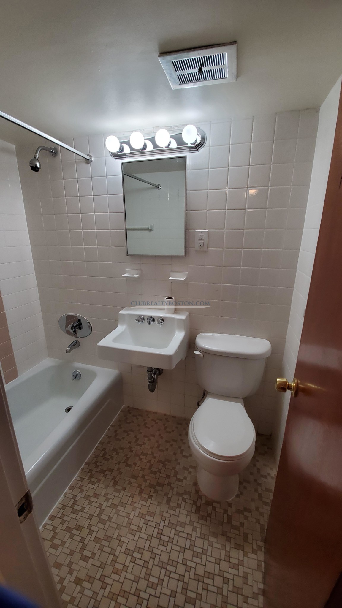 172 N Beacon St, Brighton