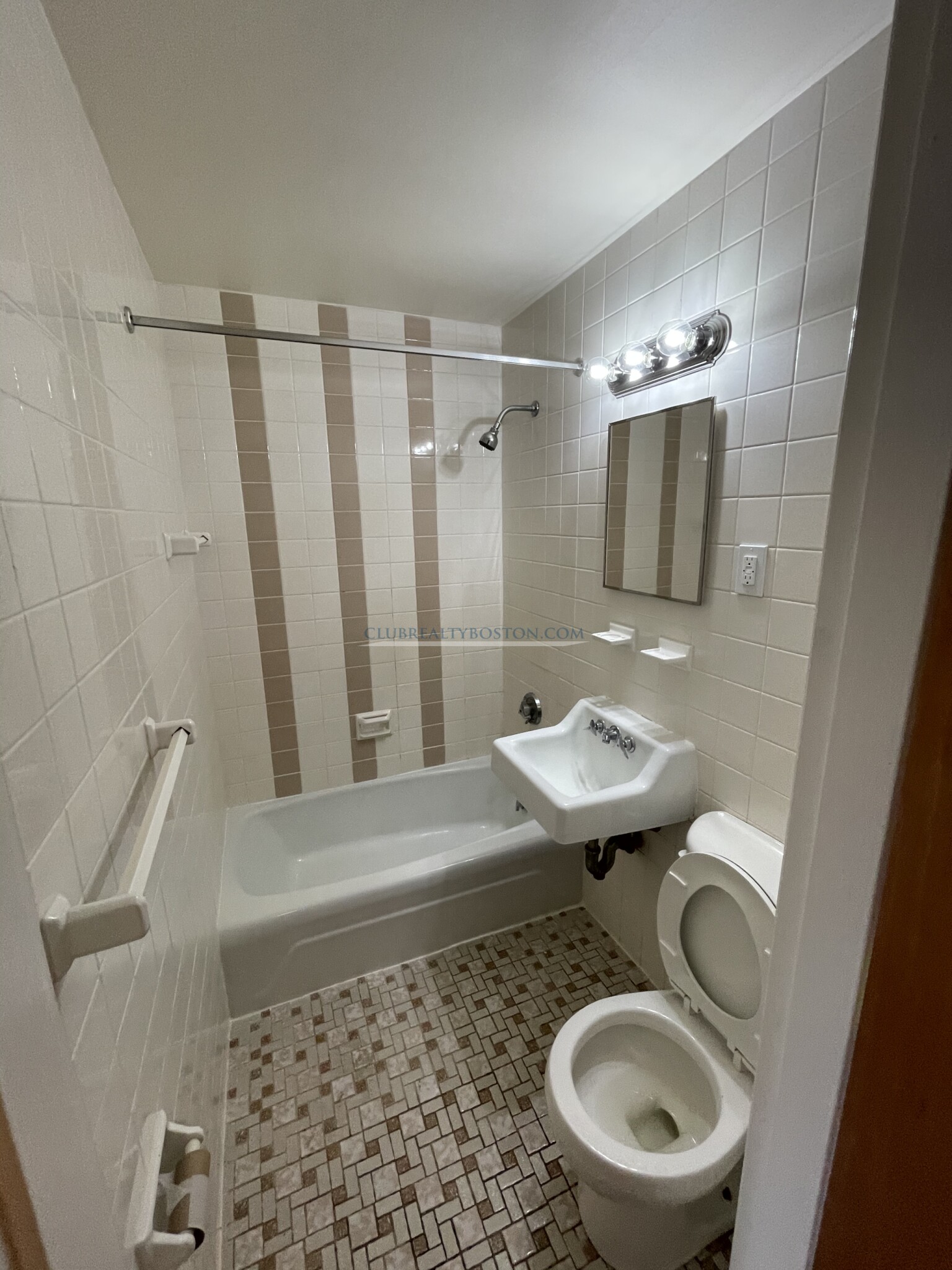 160 North Beacon St, Brighton