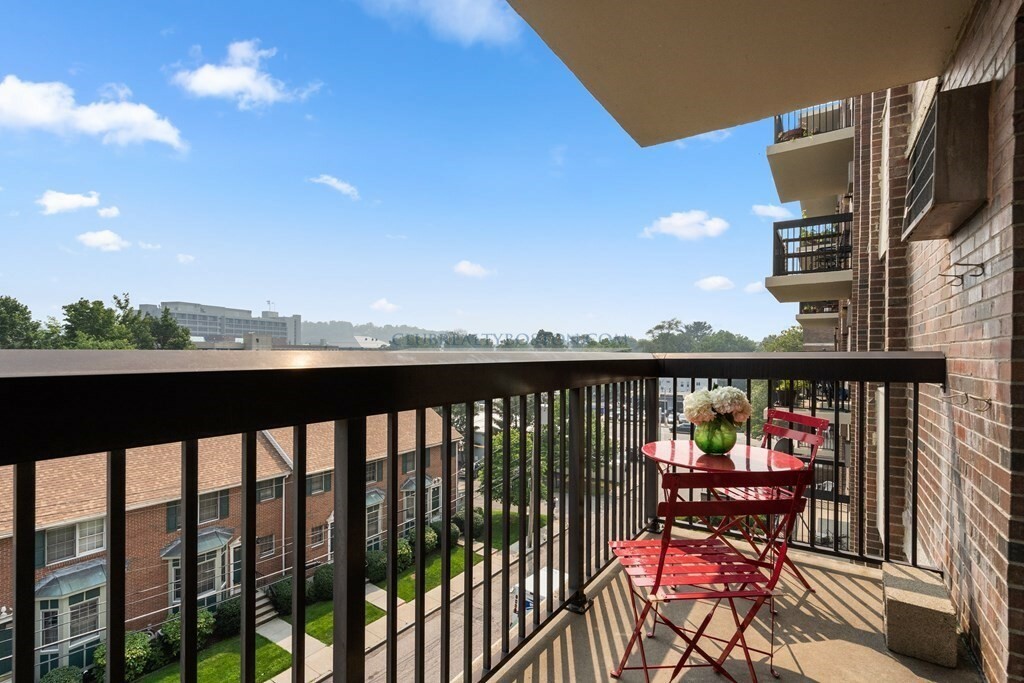 10 Williams St, Watertown