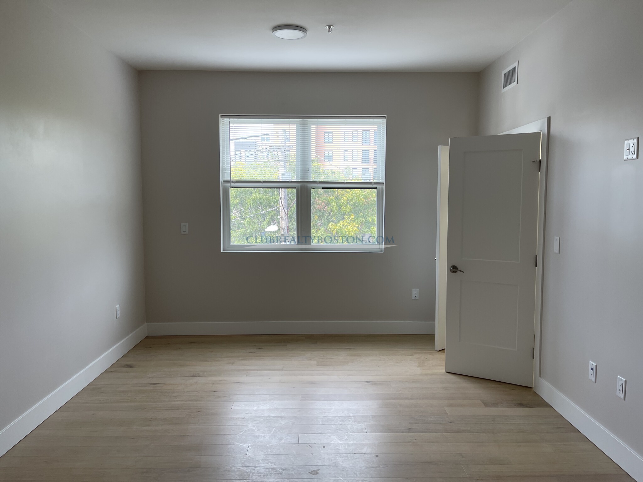 99 Moody St, Waltham