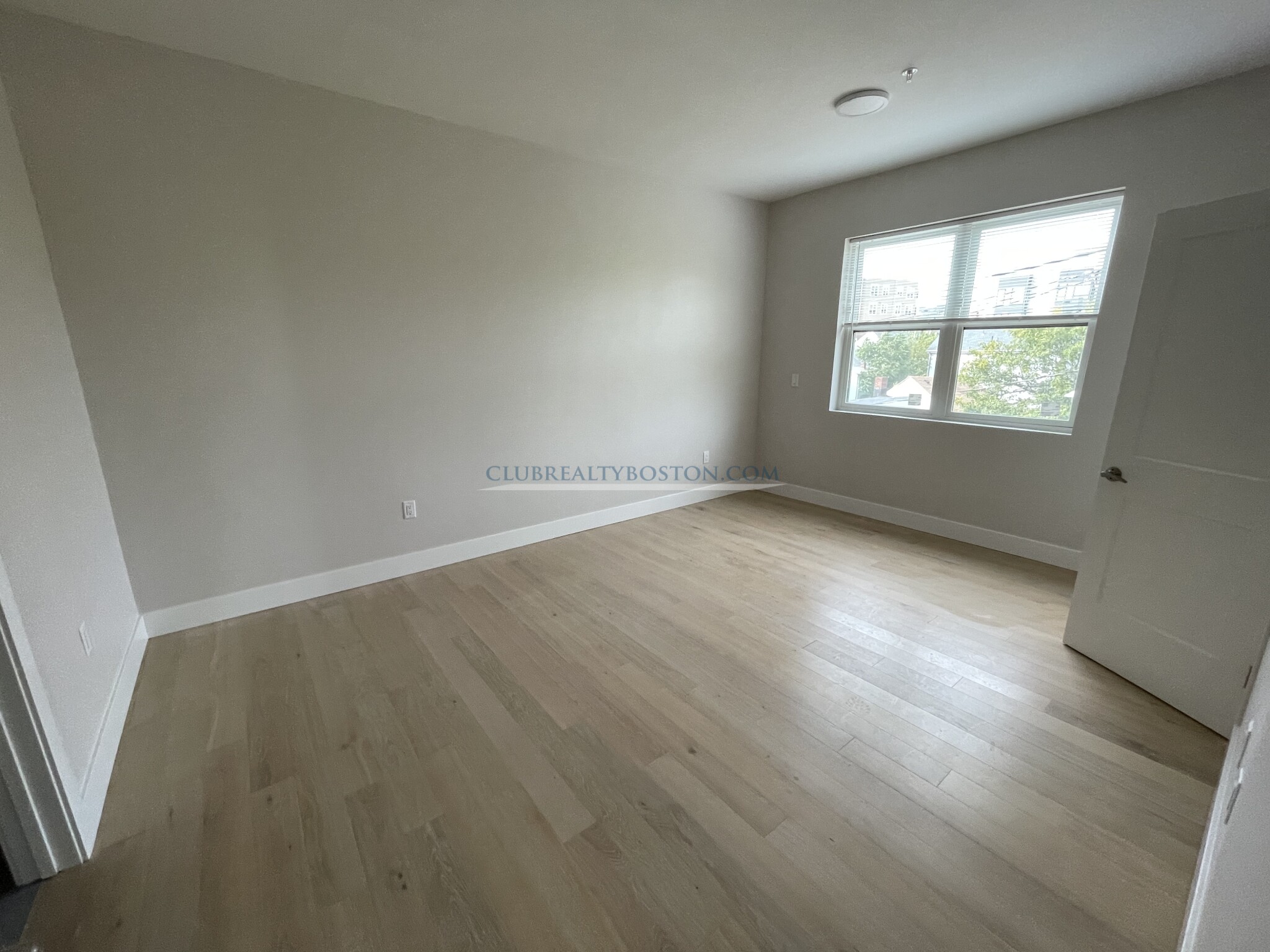 99 Moody St, Waltham