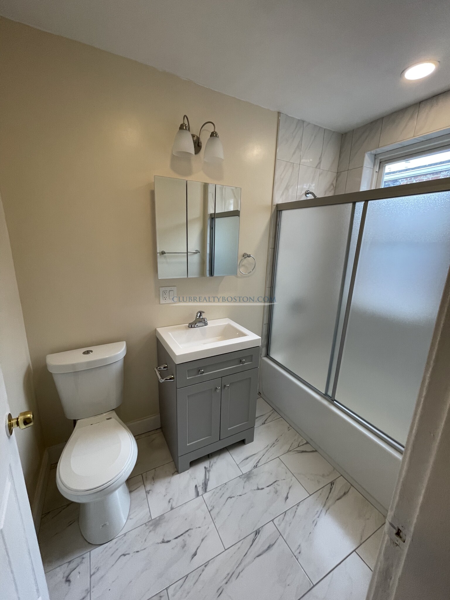 811 Washington St, Washington Square