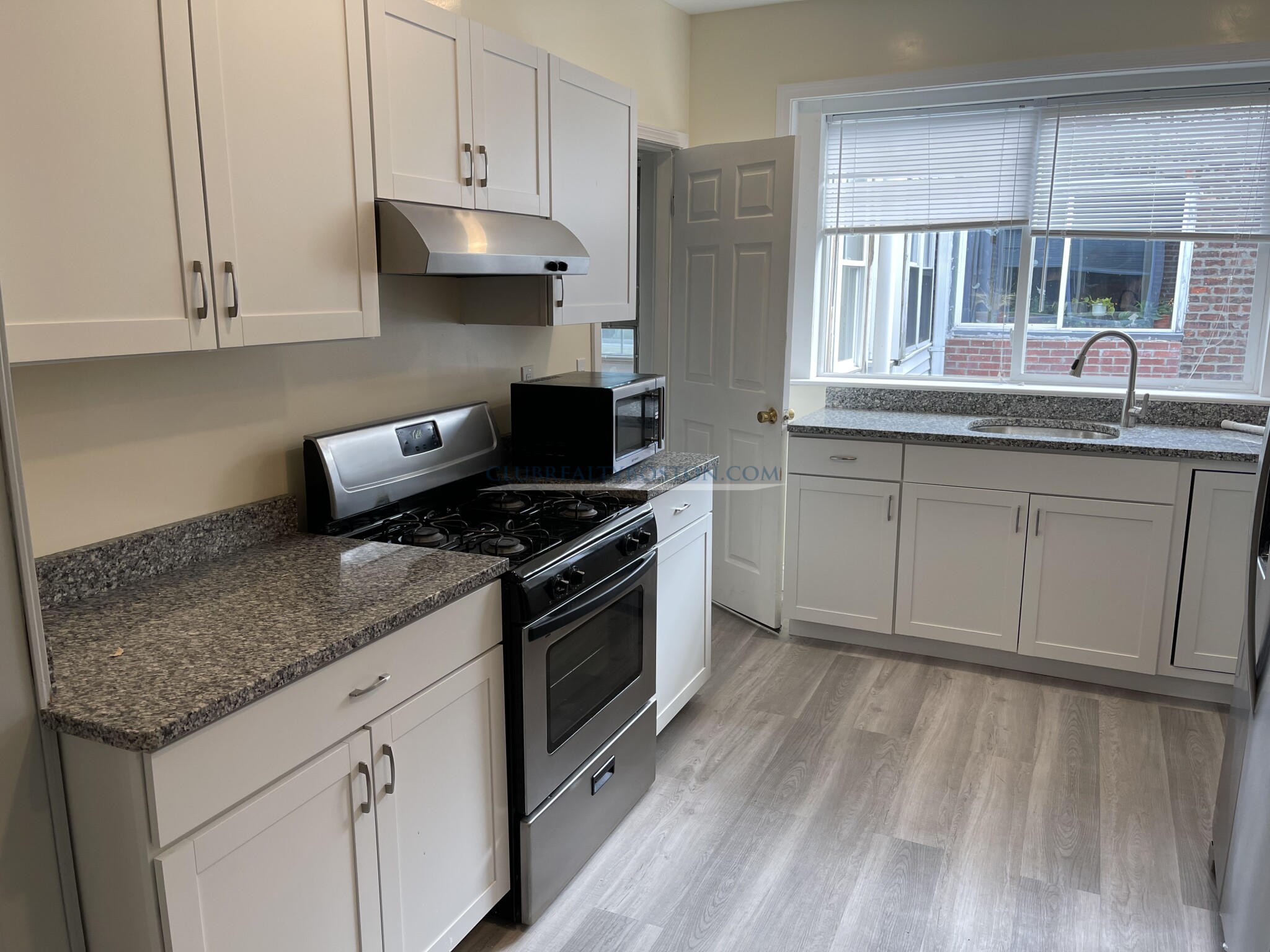 811 Washington St, Washington Square