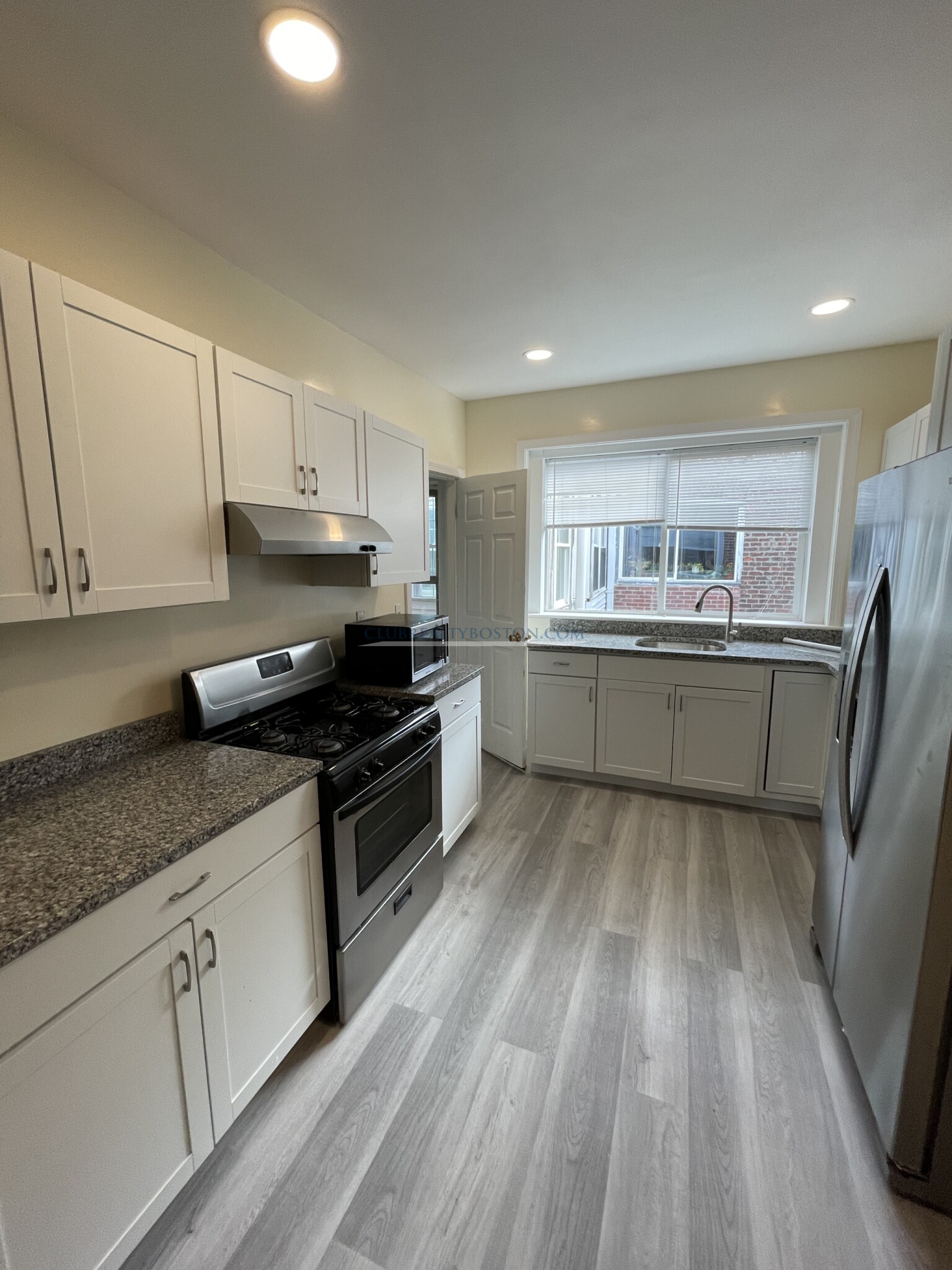 811 Washington St, Washington Square