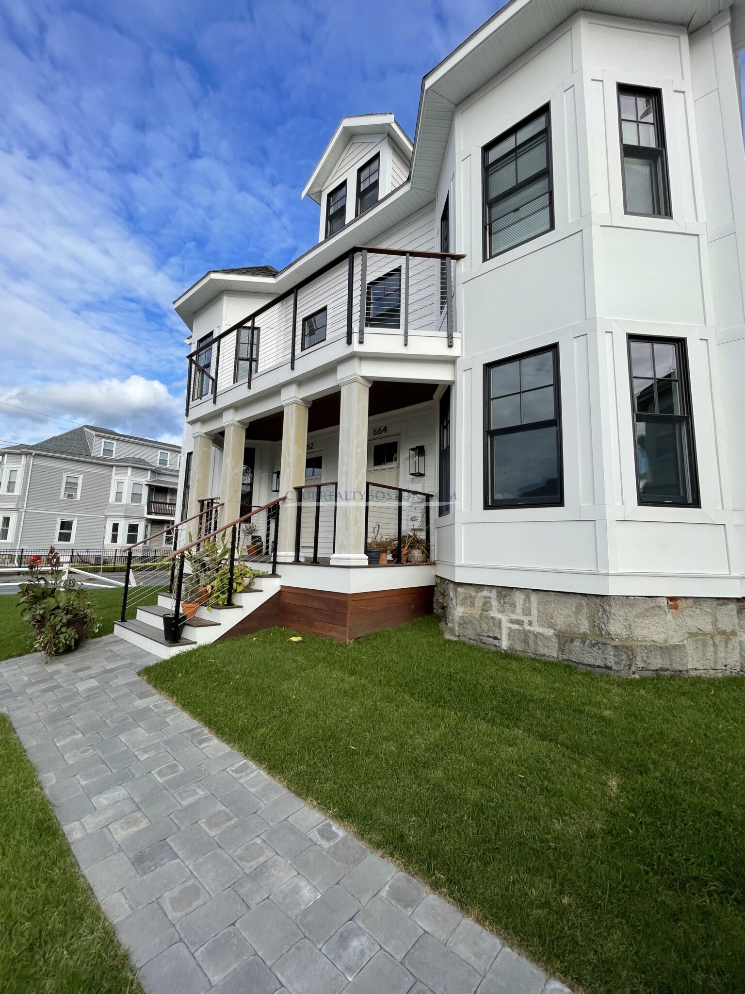 664 Moody St, Waltham