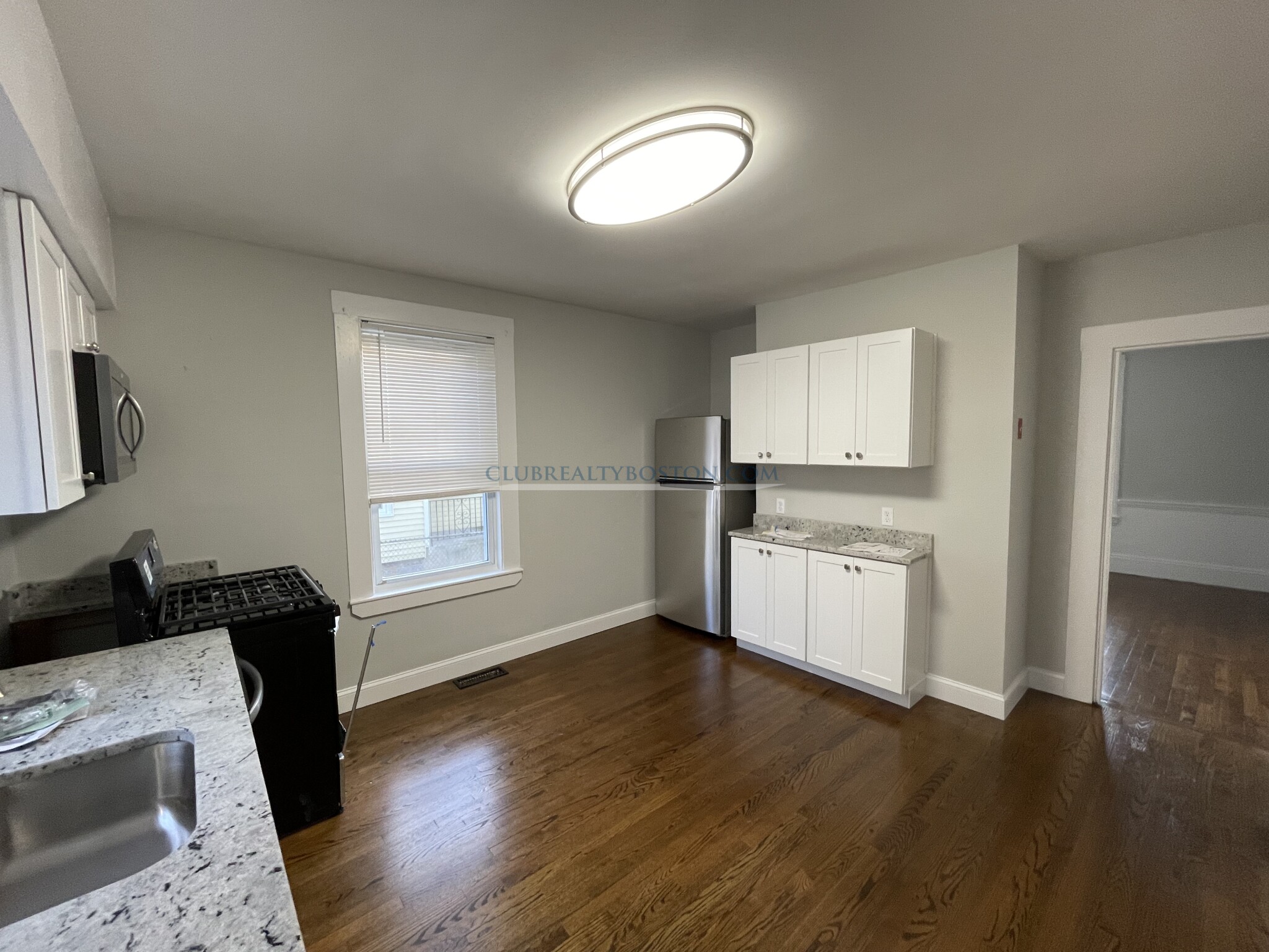 4 bed, 1 bath apartment for rent at 75 Hammond St Unit NONE, Waltham — photo 2 of 15