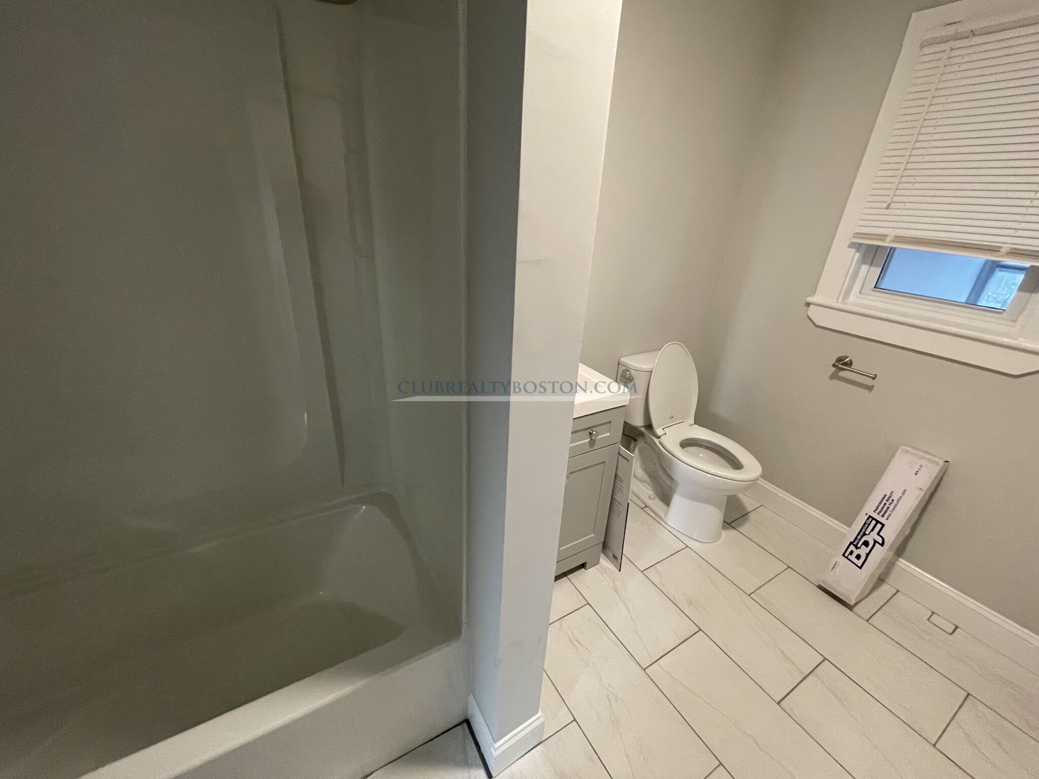 4 bed, 1 bath apartment for rent at 75 Hammond St Unit NONE, Waltham — photo 4 of 15