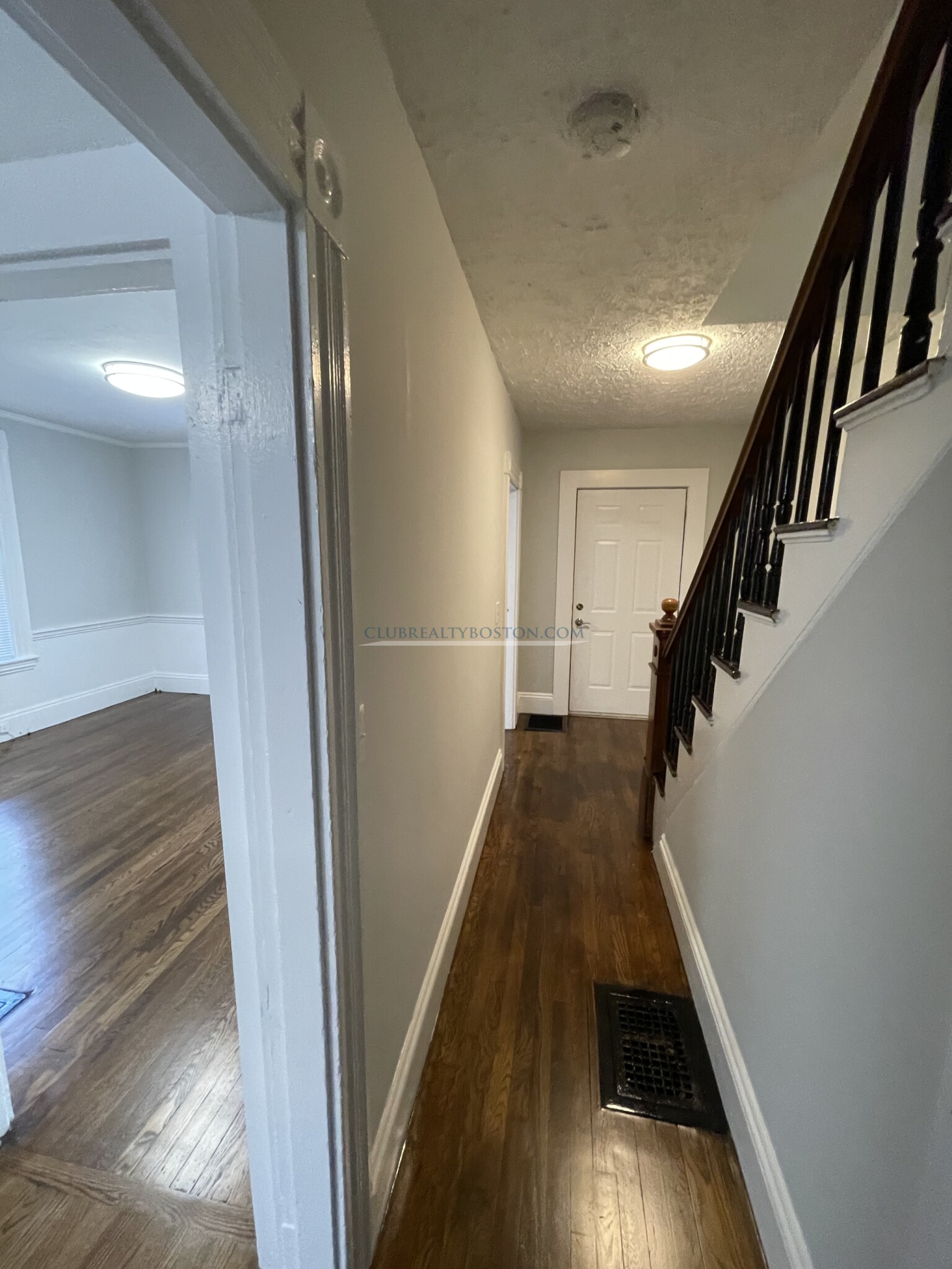 4 bed, 1 bath apartment for rent at 75 Hammond St Unit NONE, Waltham — photo 3 of 15