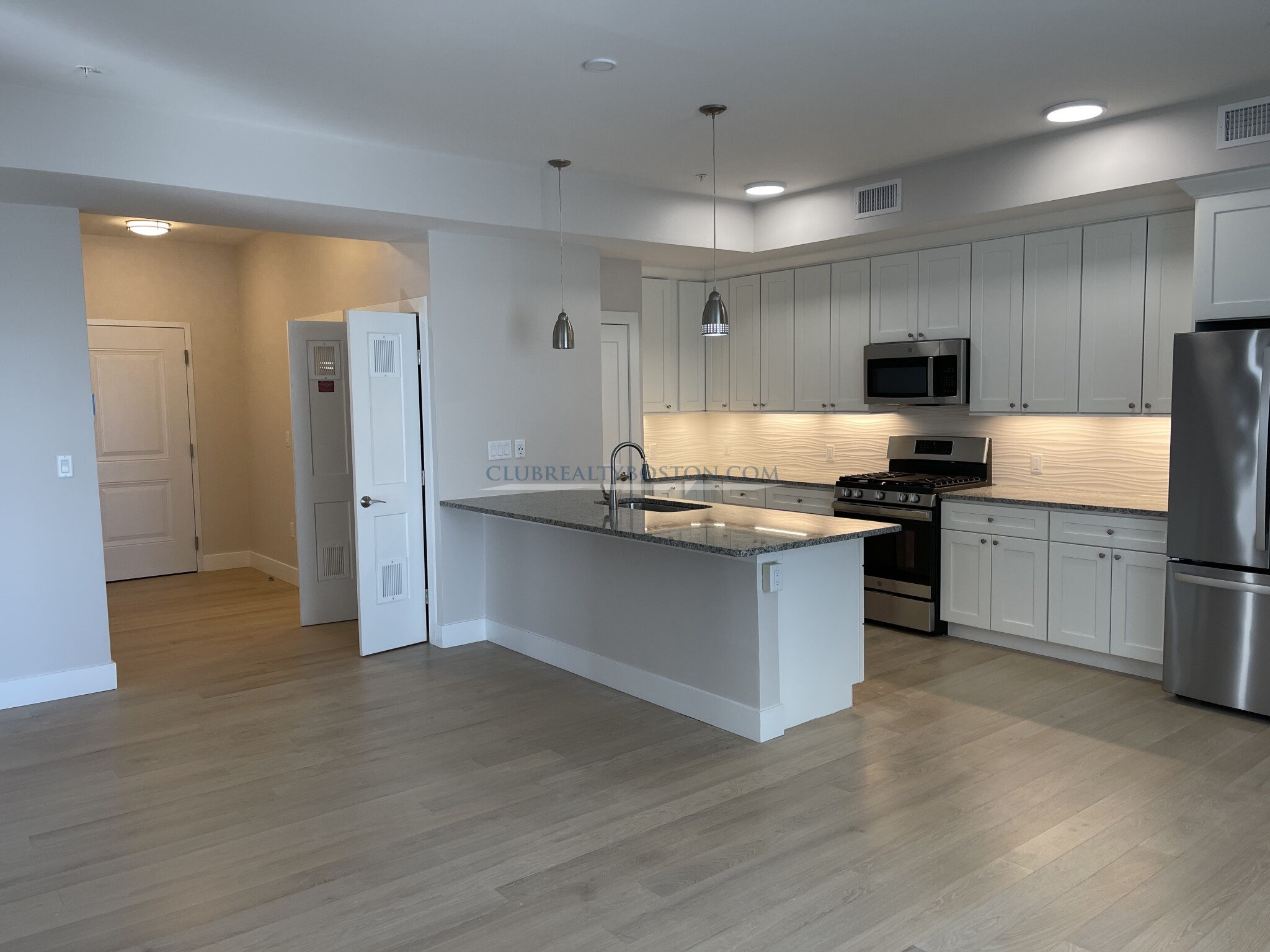 99 Moody St, Waltham