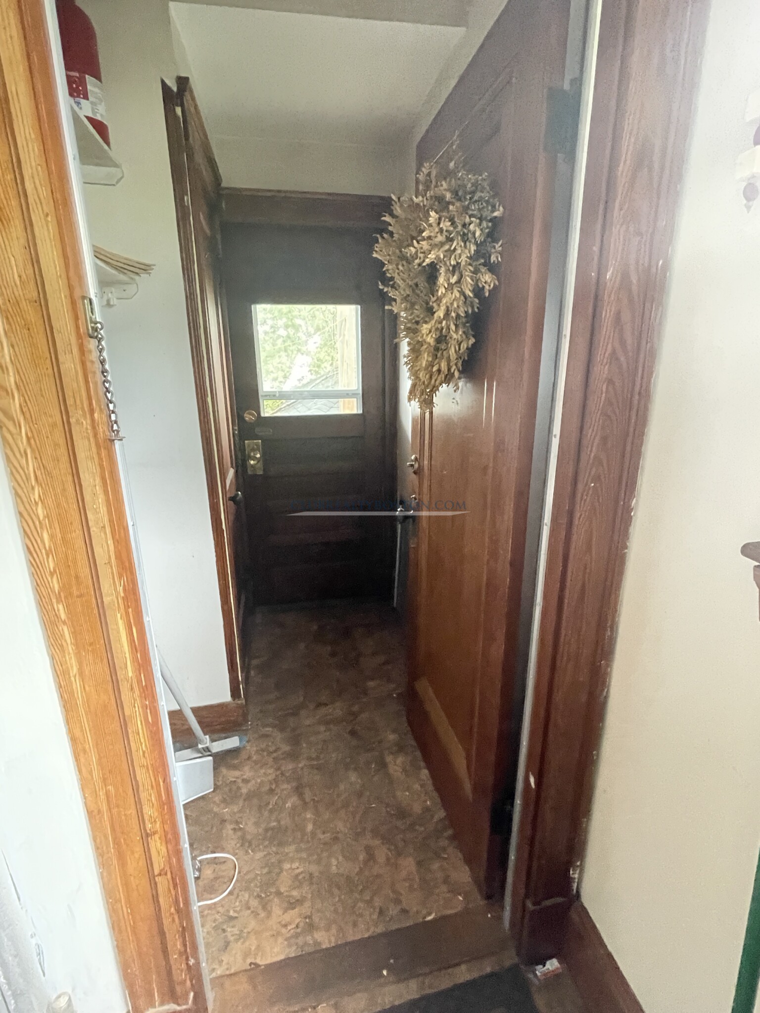 11 Edgecliff Rd, Watertown