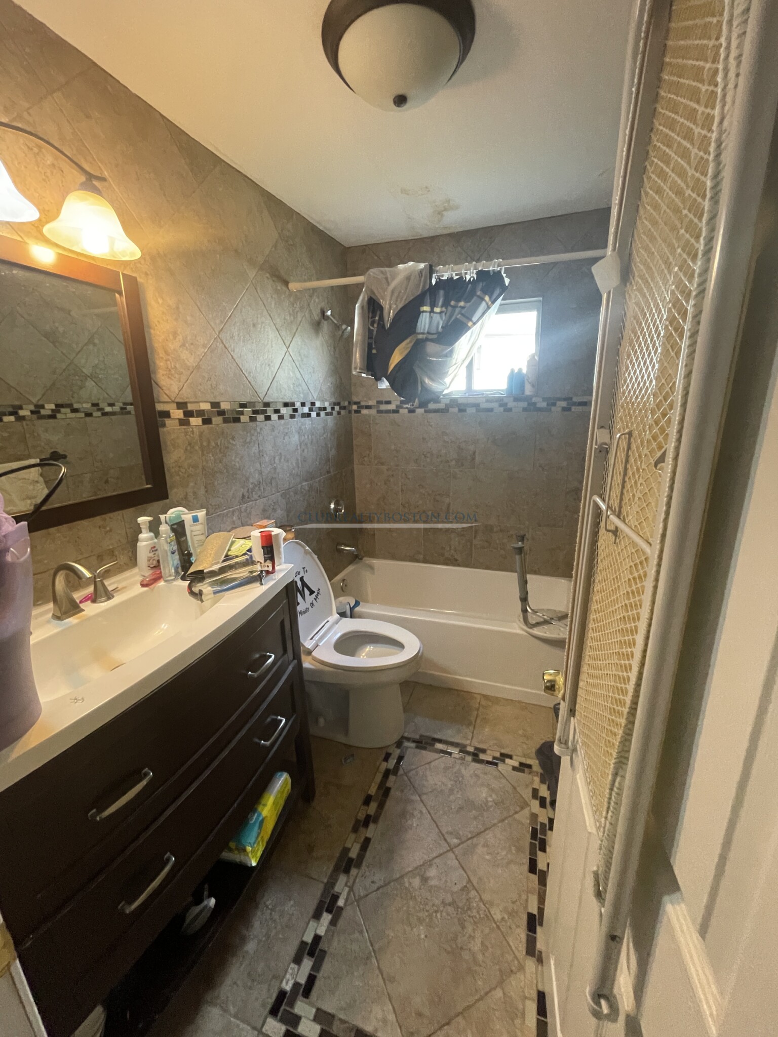 75 Thingvalla Ave, Waverley Square