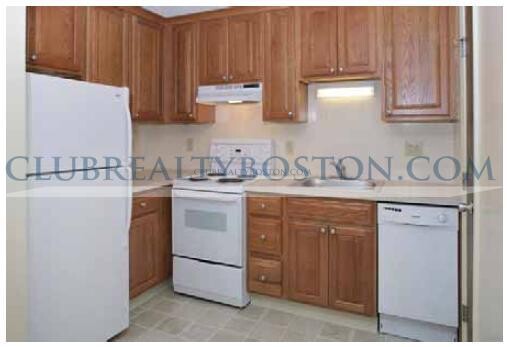 2 Brattle Dr, Arlington