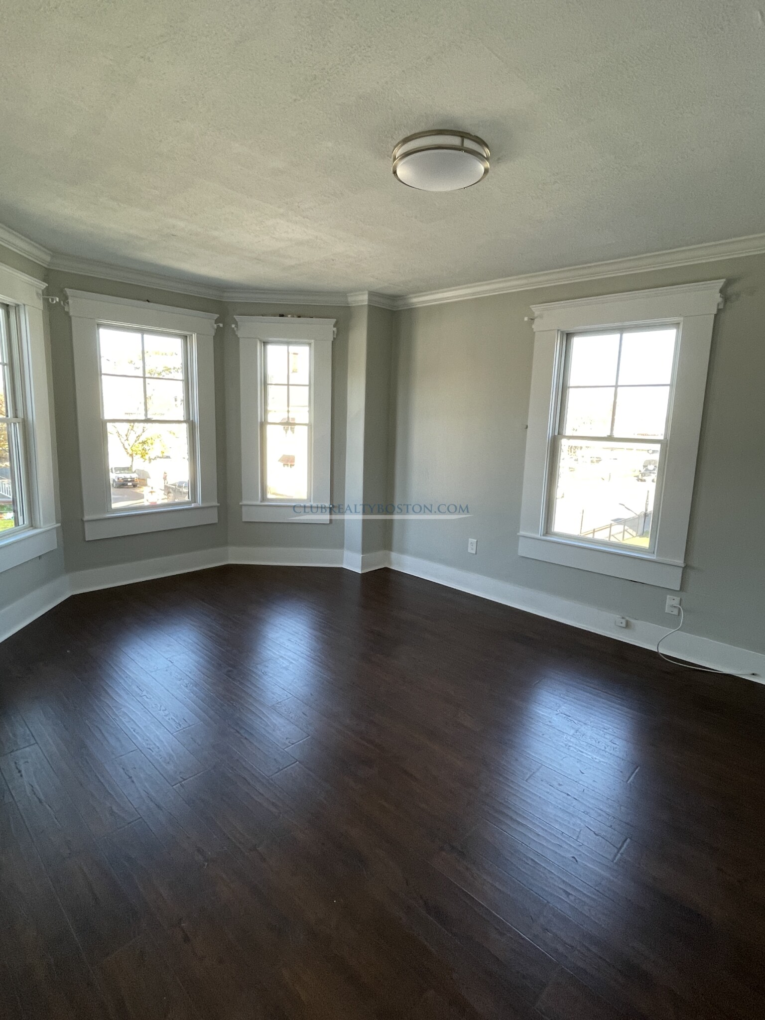 662 Moody St, Waltham