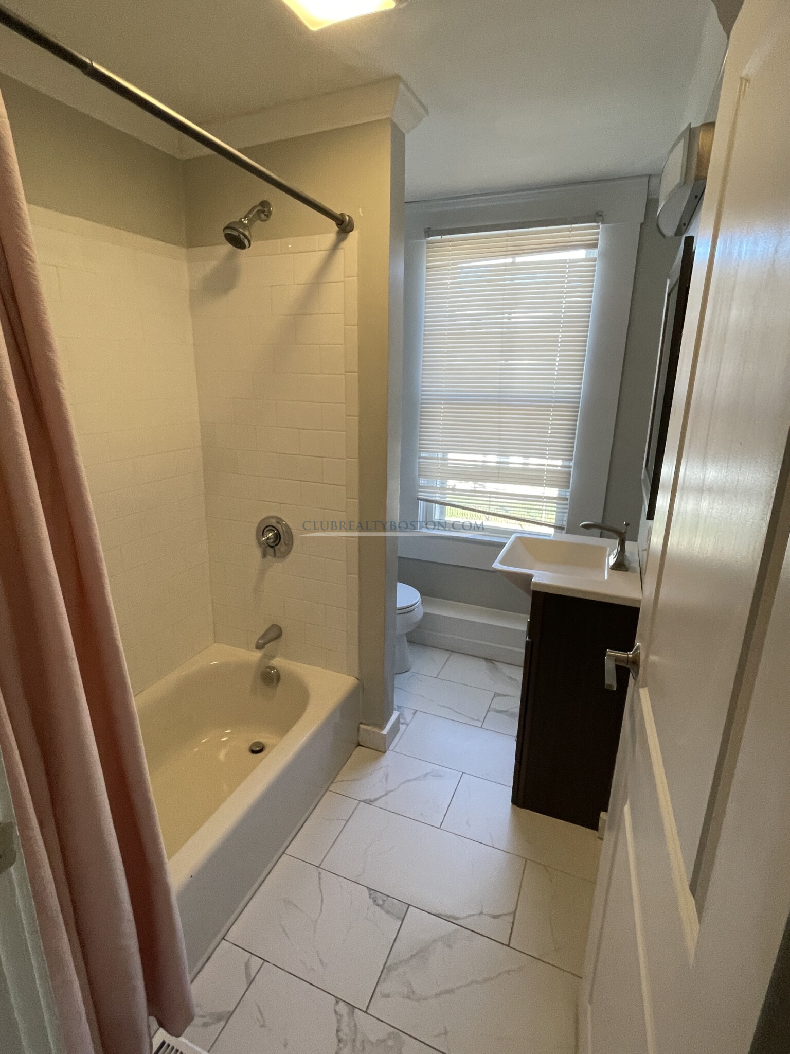 662 Moody St, Waltham