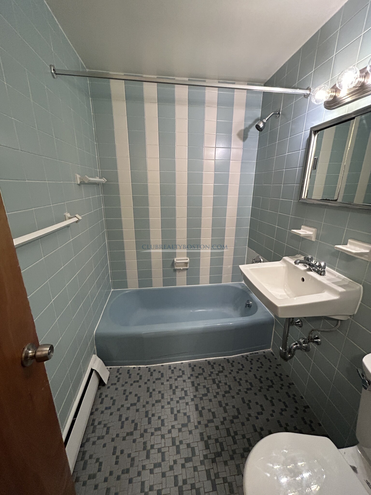 2018 Commonwealth Ave, Brighton