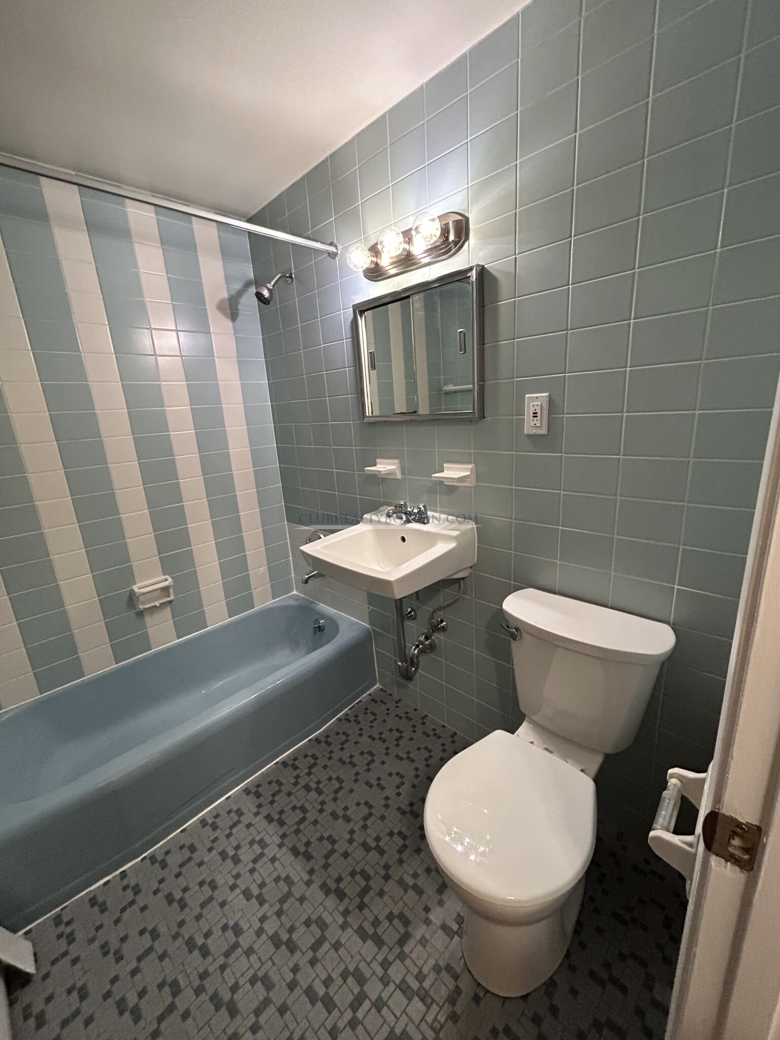 2018 Commonwealth Ave, Brighton