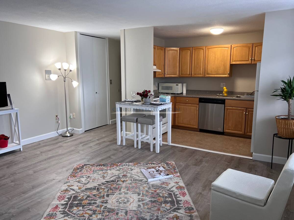 125 Trapelo Rd, Belmont Center